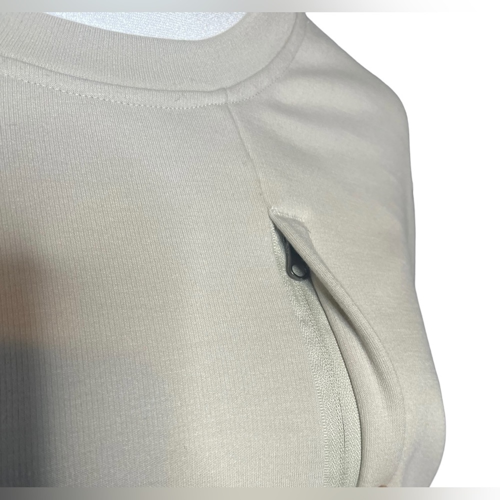 Women’s DoterrA Cream Pullover Sweater with front Pocket. Size Medium - Picture 5 of 9